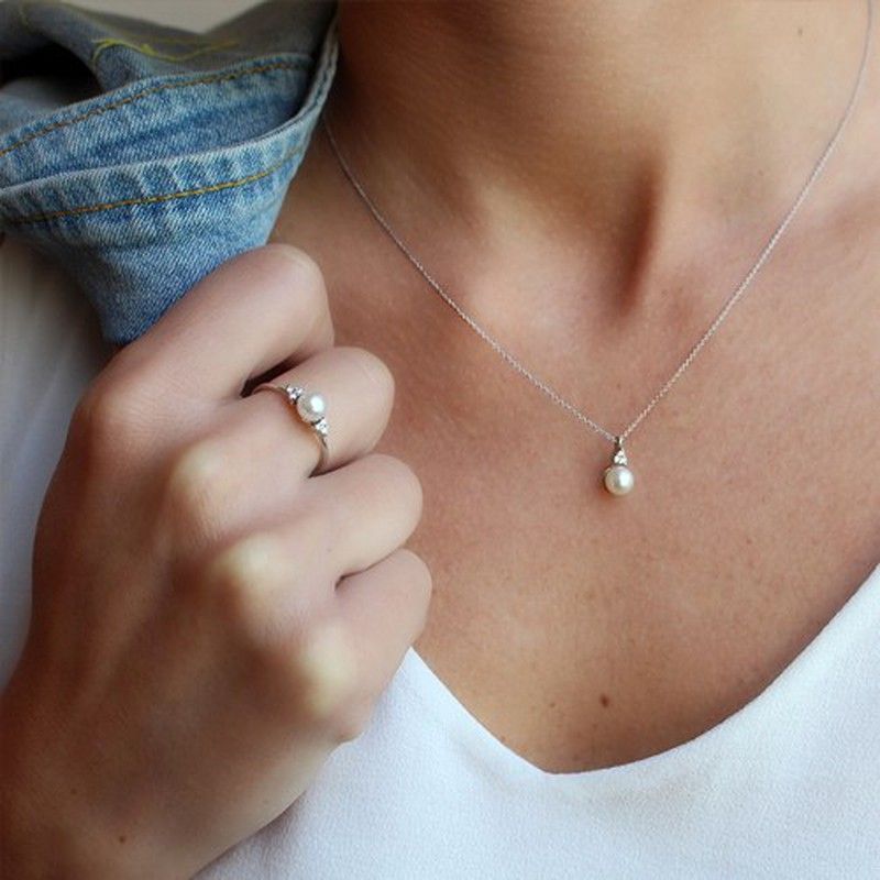 01-183957B Anillo mujer de oro blanco con perla cultivada y brillantes