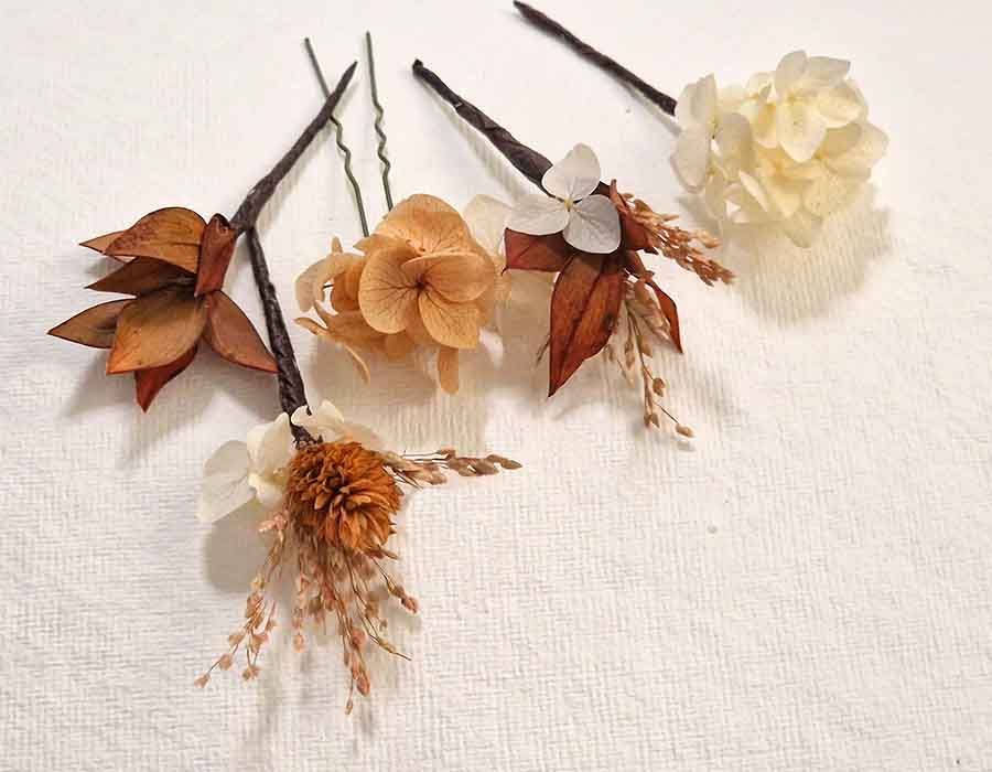 5 Pins de Flores Pelo Camel