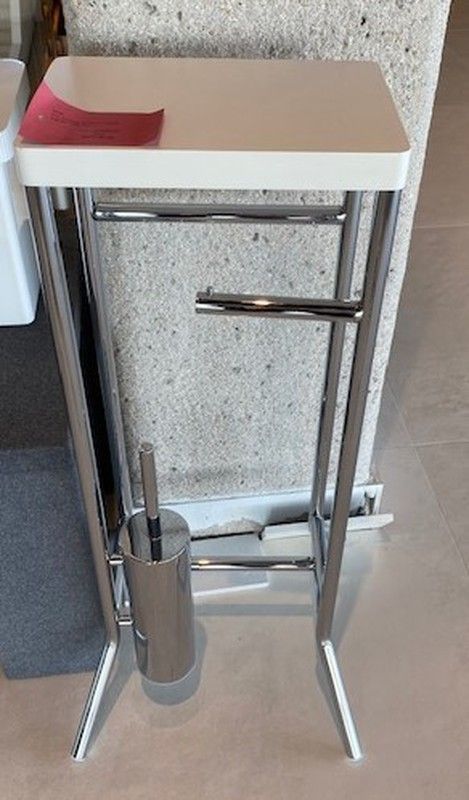 Accesorio de pie, portatoallas/portarollos/escobilla de Inda INDAA1386LDT