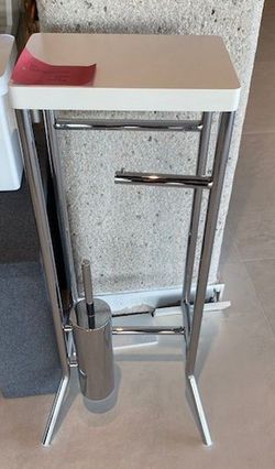 Accesorio de pie, portatoallas/portarollos/escobilla de Inda INDAA1386LDT