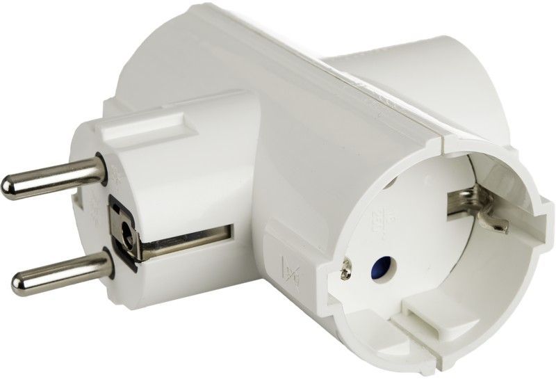 Adaptador triple 2P+T, 16A 250V~. Color blanco.