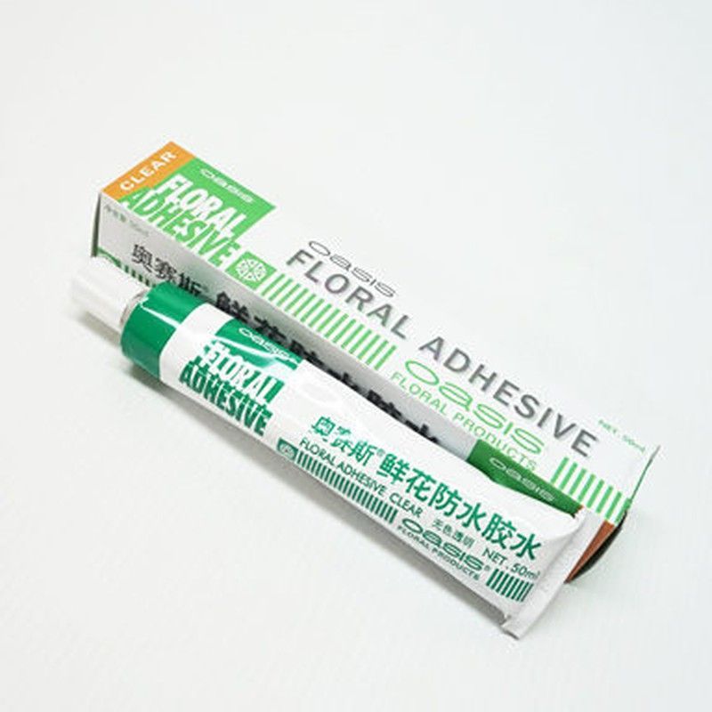 Adhesivo en Tubo.