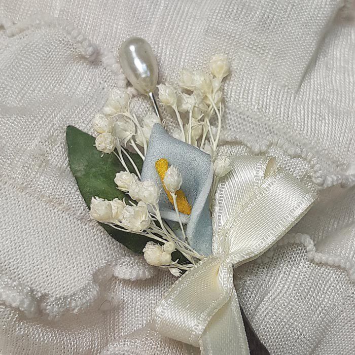 Alfiler flor seca y cala azul