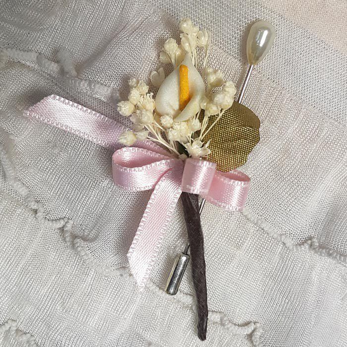 Alfiler flor seca y cala blanca