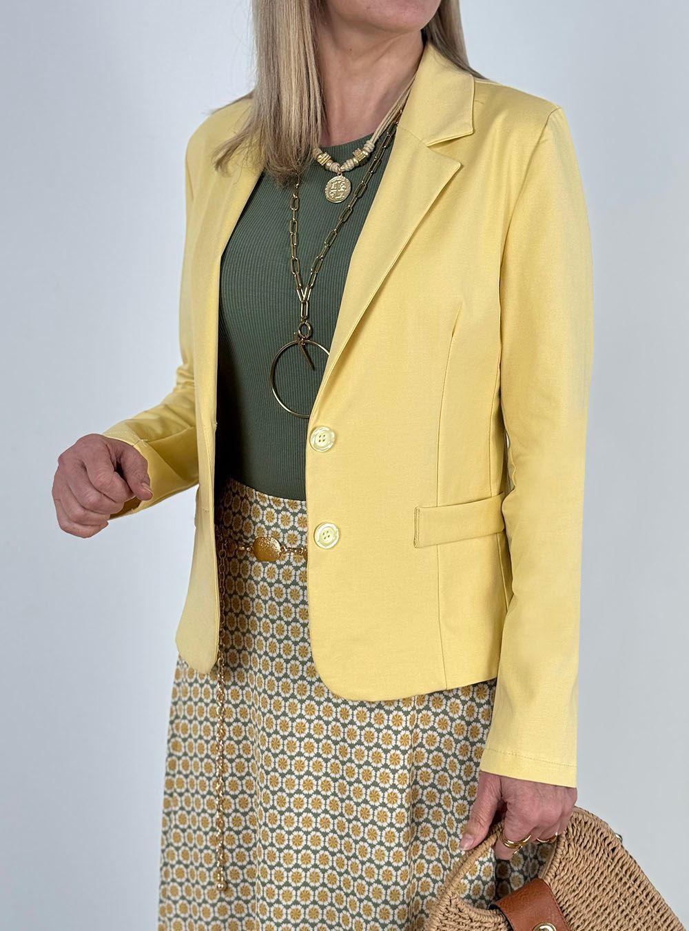 Americana básica amarilla