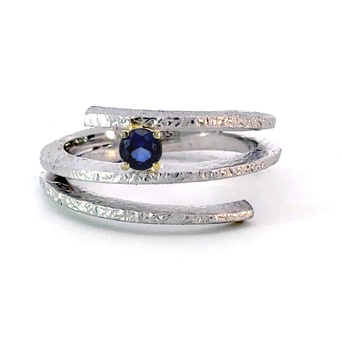 Anillo MIQUEL SARDÀ de plata, oro y zafiro. 23423