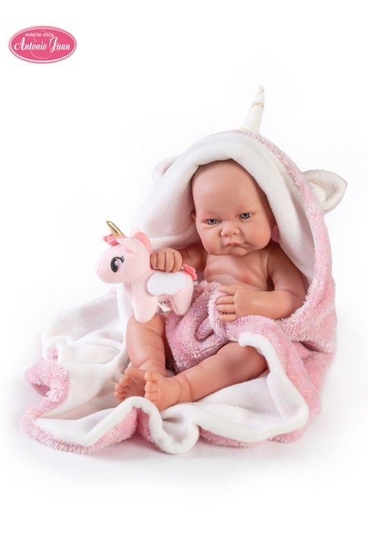 Antonio Juan Muñeca Recién Nacida Nica con capa y peluche unicornio 42 cm