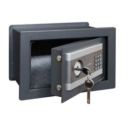 Apertura mediante llave y código numérico. Cuerpo acero 2 mm. Puerta 4 mm. 2 bulones Ø 16 mm.