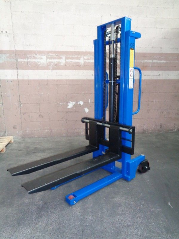 Apilador manual eleva a 2500 mm - 1000 kg 16001