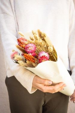 Armonioso bouquet variado de flores secas Hippy