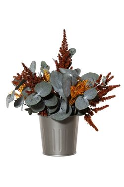 Astilbe preservado para este otoñal centro de flores secas y preservadas