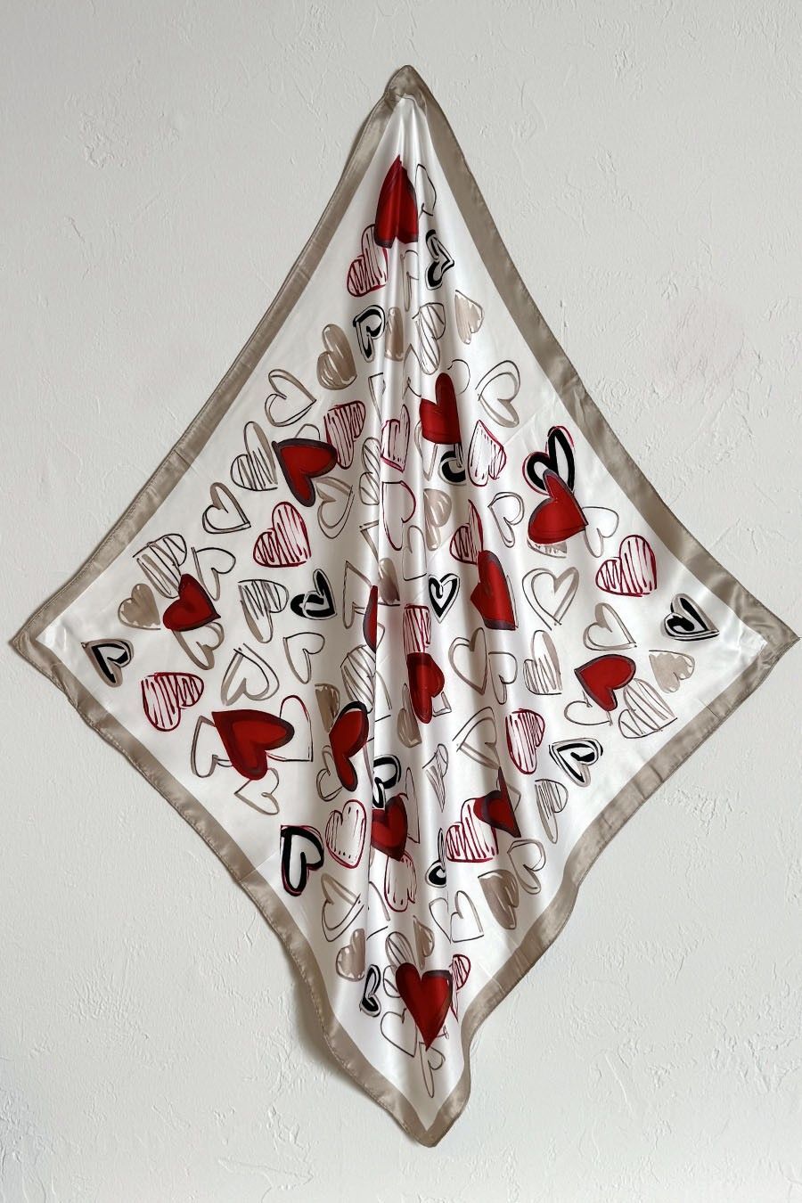Bandana corazones blanco-beige-rojo