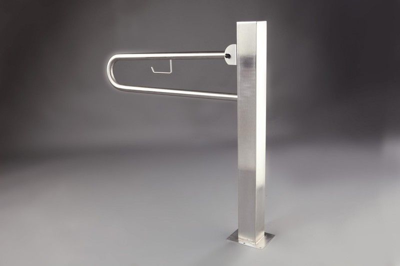 Barra inox abatible c/port de columna 70cm satinada