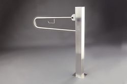 Barra inox abatible c/port de columna 70cm satinada