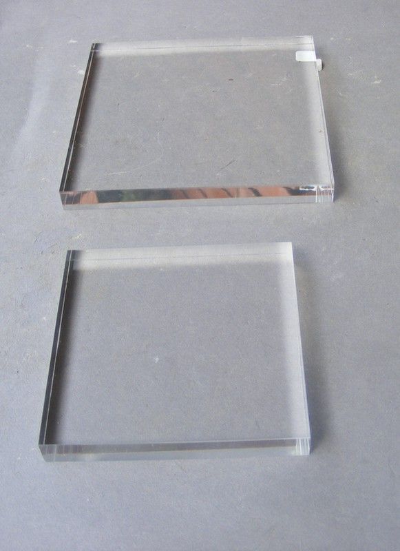 Base metacrilato lisa 100x100x10 mm.