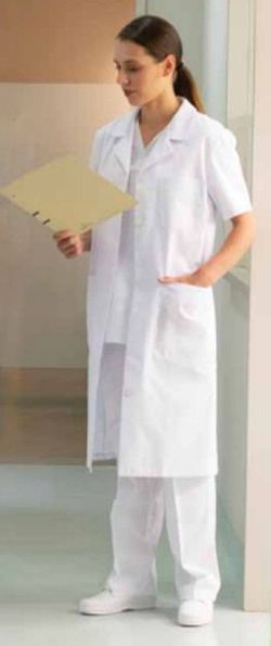 Bata blanca de manga corta de MUJER