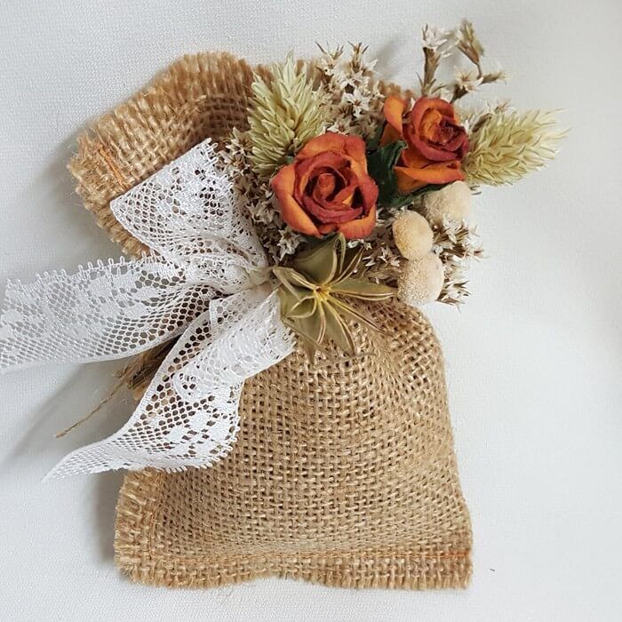 Bolsa yute flor lavanda y lazo