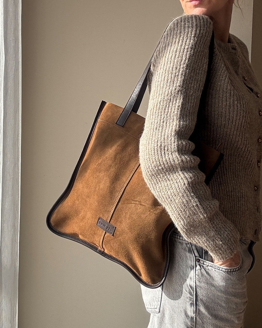 Bolso de hombro tipo shopper plano de serraje CUIROTS Zoe