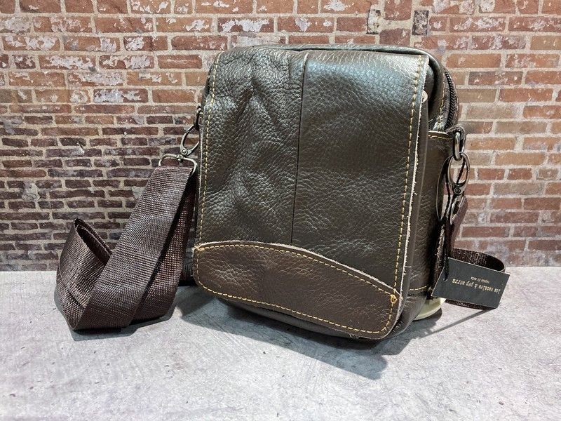 Bolso pequeño de piel cruzado Varis Brown