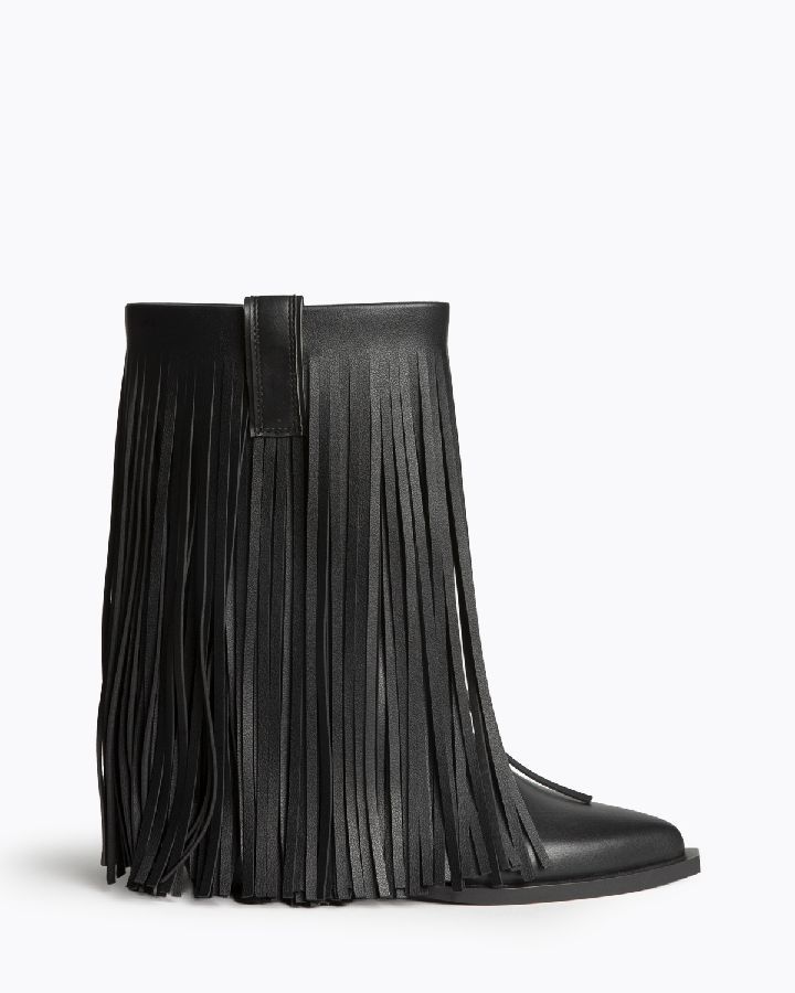 Botín Campero Flecos Negro marca Corina REF. M5813