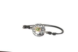 BRU1847p Pulsera la bruixeta de plata rugosa ennegrecida con goma elástica