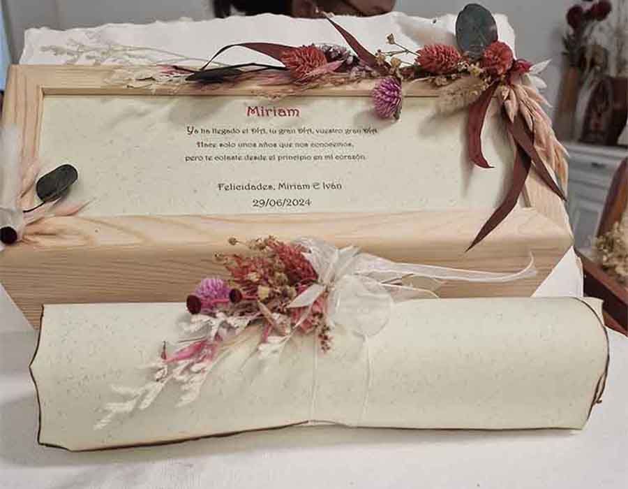 Caja con Marco y Pergamino A3