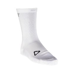 🏔️🔥 Calcetines Leatt MTB Endurance Blanco – Comodidad, Transpirabilidad y Estilo en Cada Pedalada