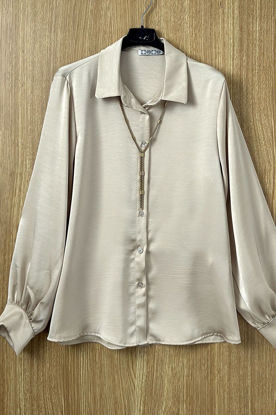 Camisa de raso beige