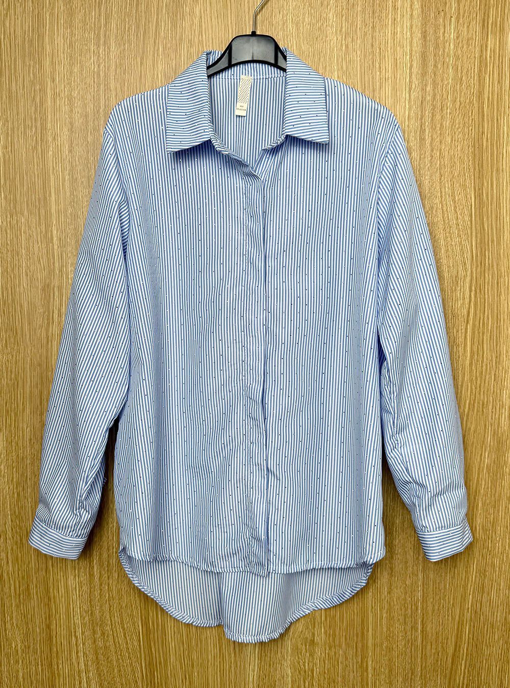 Camisa de rayas tachitas celeste-blanco