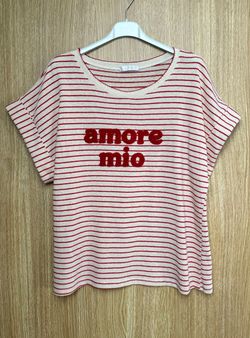Camiseta Amore mío beige-rojo