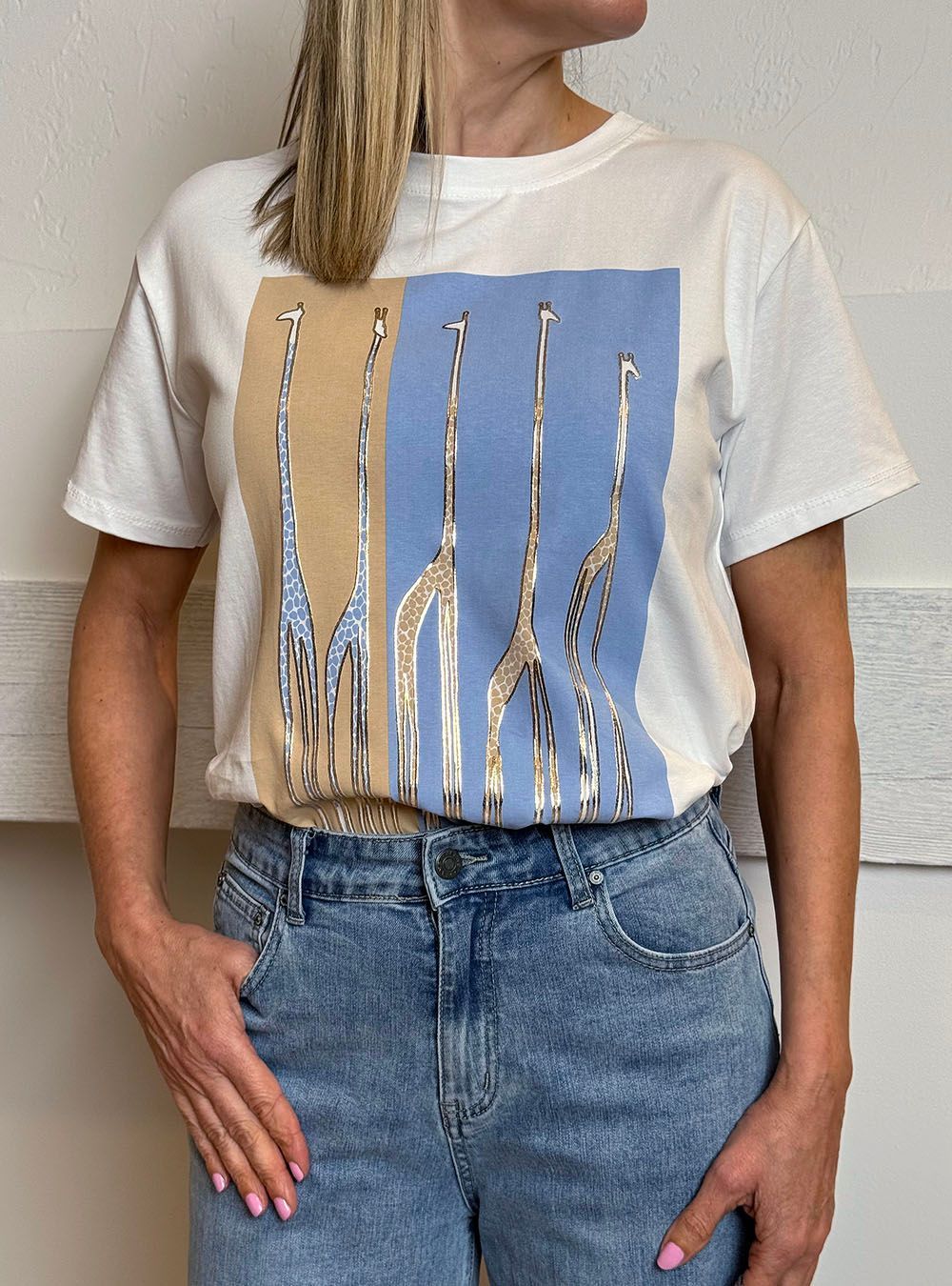 Camiseta jirafas blanco-beige-celeste