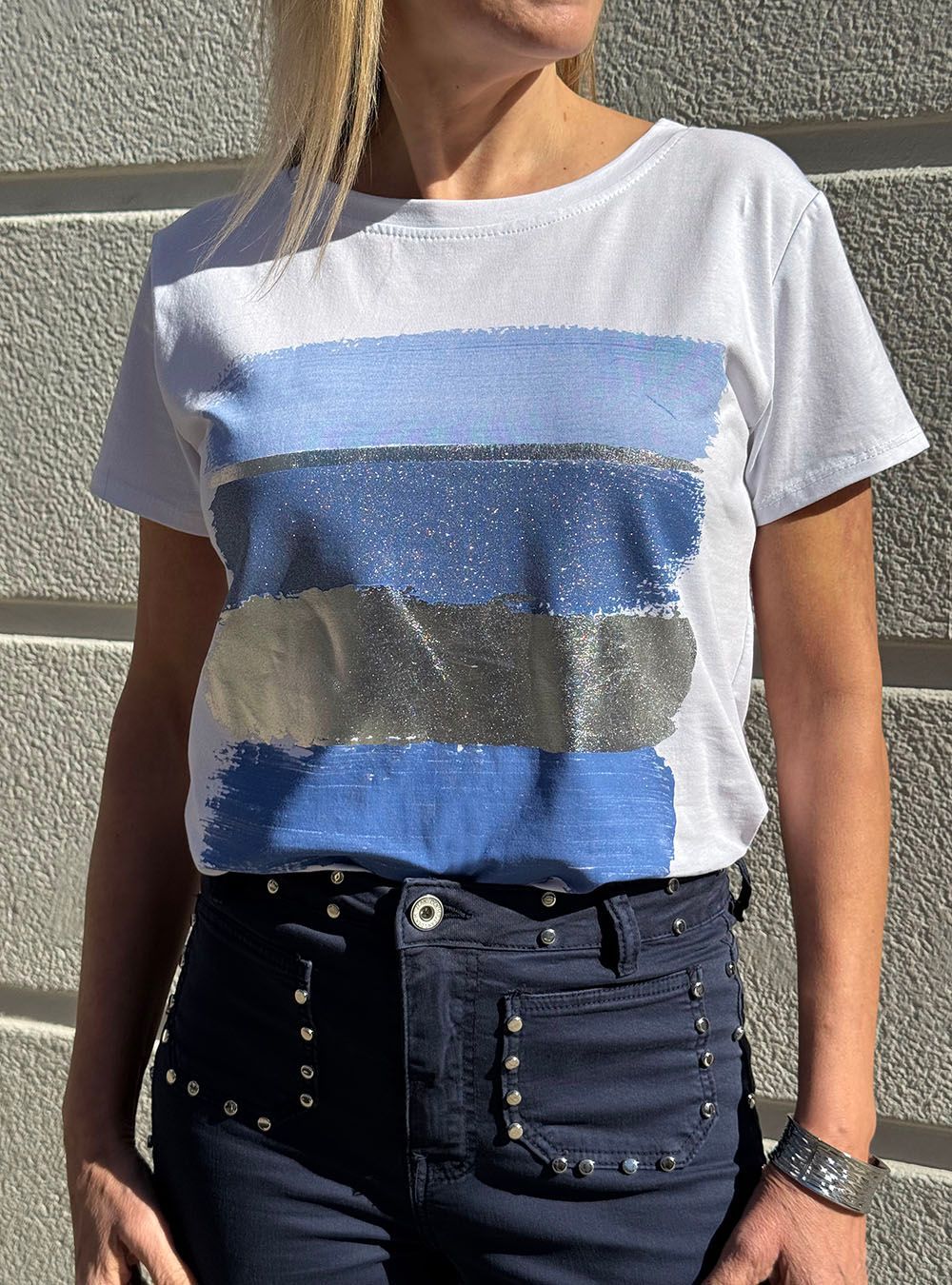 Camiseta pinceladas blanco-celeste