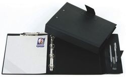 Carpeta de plástico con miniclip y anillas