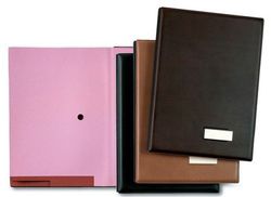 Carpeta portafirmas pardo. 2 formatos distintos