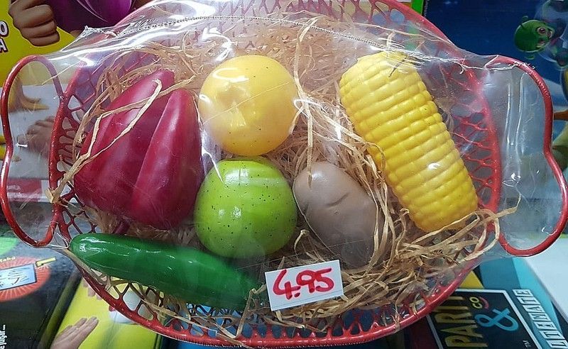 Cesto Metálico con hortalizas