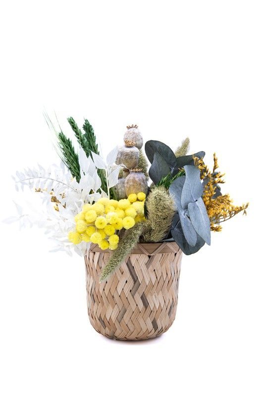Cesto natural en tonos amarillos. Toda una frescura silvestre
