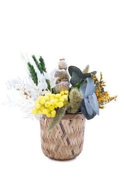 Cesto natural en tonos amarillos. Toda una frescura silvestre