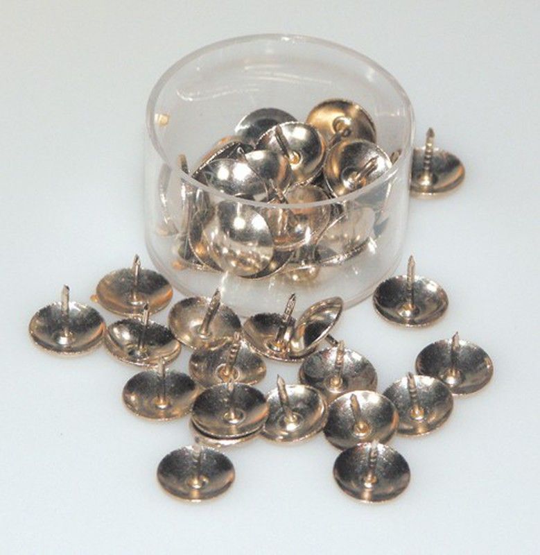 Chinchetas niqueladas