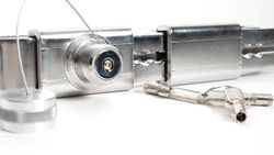 Cierre seguridad inoxidable falleba 330