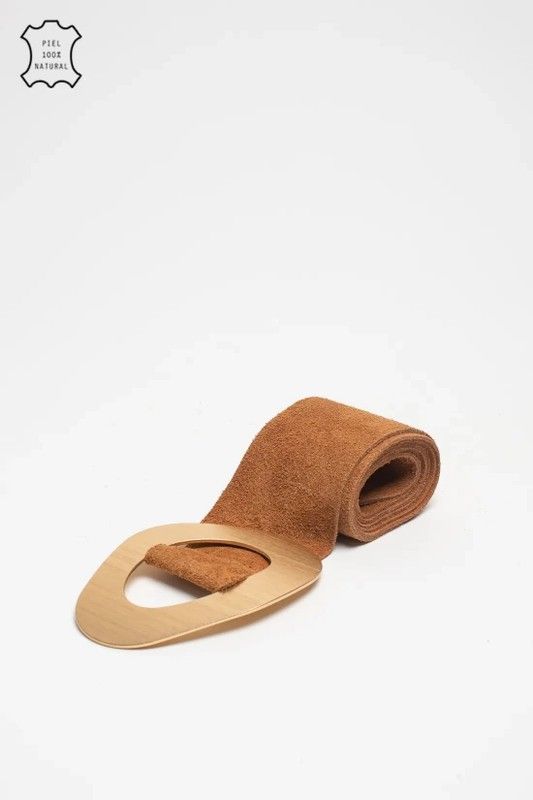 Cinturón De Serraje Camel Con Hebilla Grande Dorada