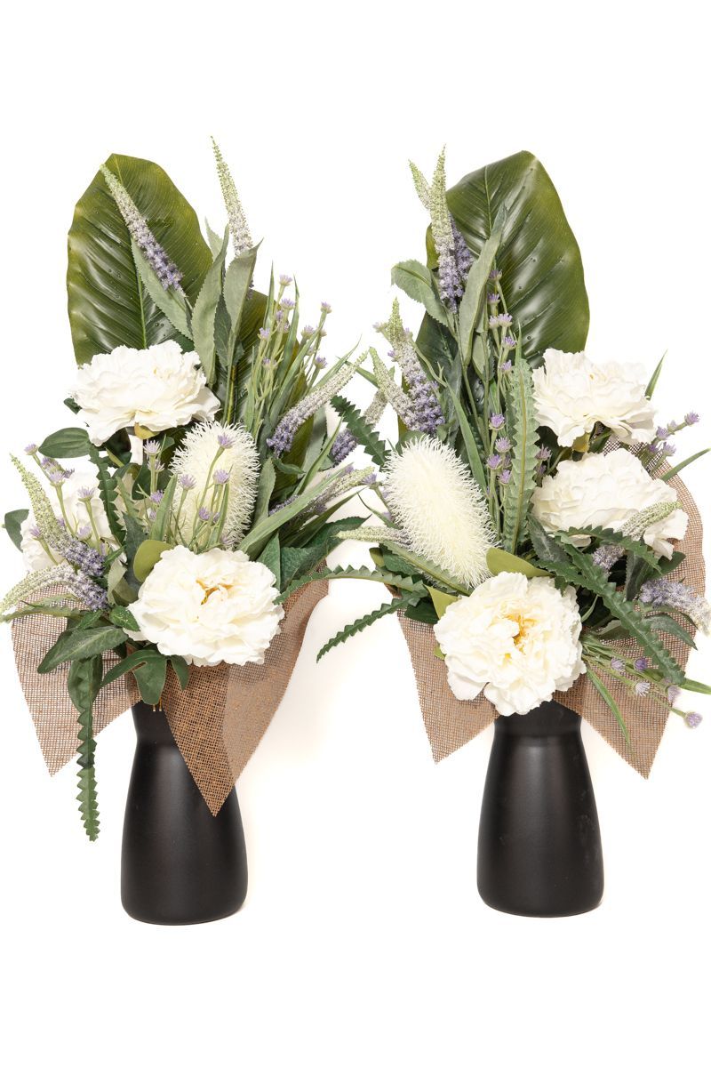 Clásico ramo de flores artificiales para cementerio en color blanco