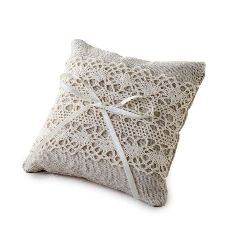 Cojín/alfiletero 10x10cm con puntilla marfil y lazo de Mopec