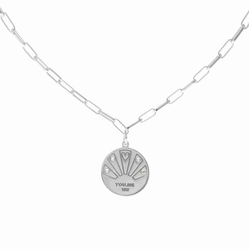 Colgante de plata de rodiada con medalla y circonitas