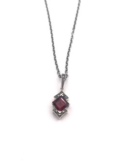 Colgante Elegant de plata de ley Square Garnet