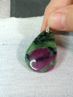 Colgante Rubí con Zoisita gota