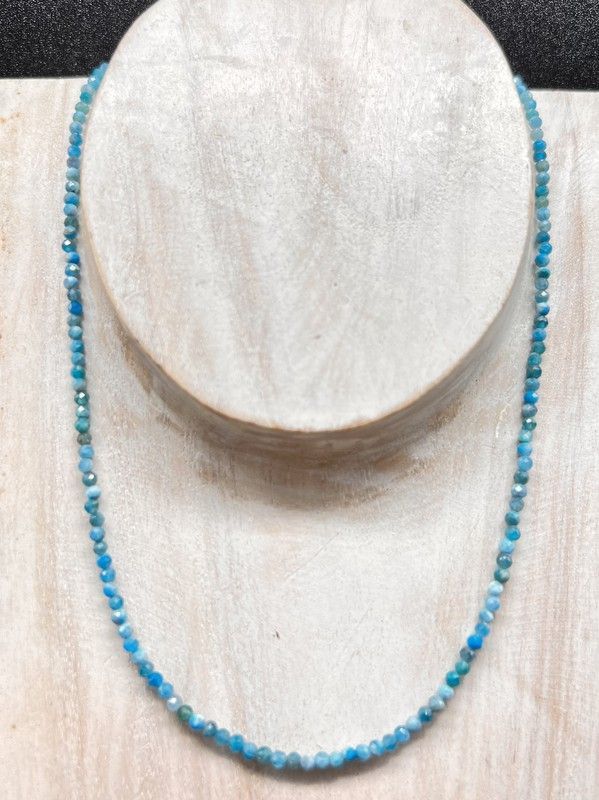 Collar de Apatito azul