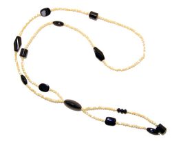 Collar de nacar beig y onix. Plata.