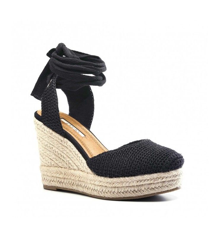 Cuña Crochet Negro Marca Corina REF. M3355