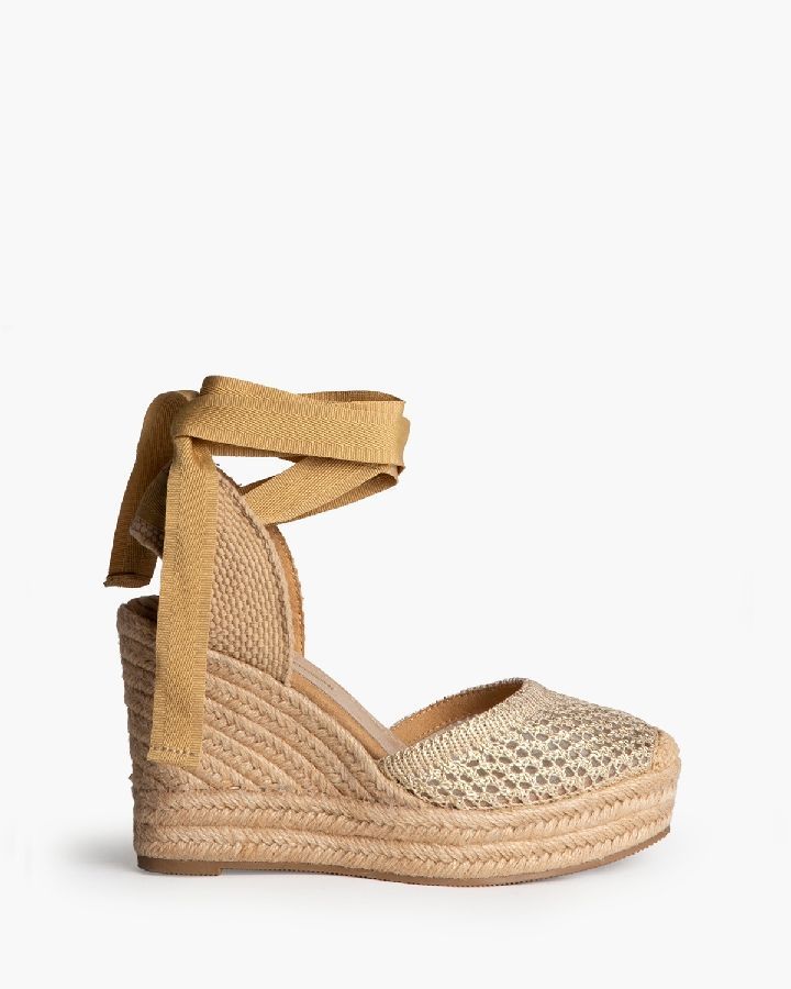 Cuña Esparto Crochet Oro marca Corina REF M6340