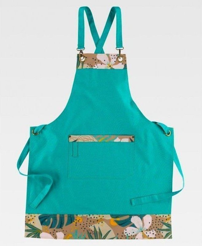 Delantal con peto en tejido canvas estampado combinado